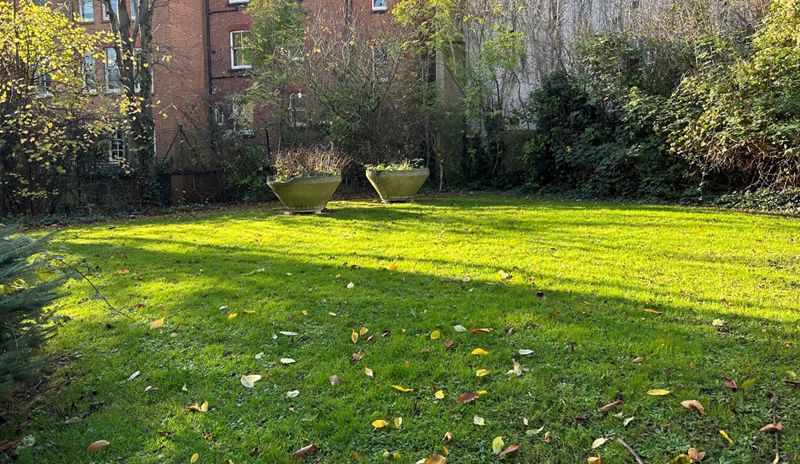 Broadfield Broadhurst Gardens